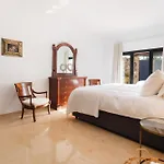 Villa Flores *