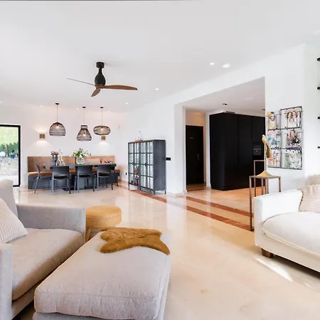 Flores Villa