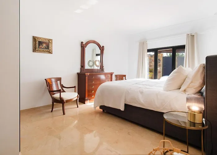 Flores Villa *