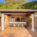 Flores Villa